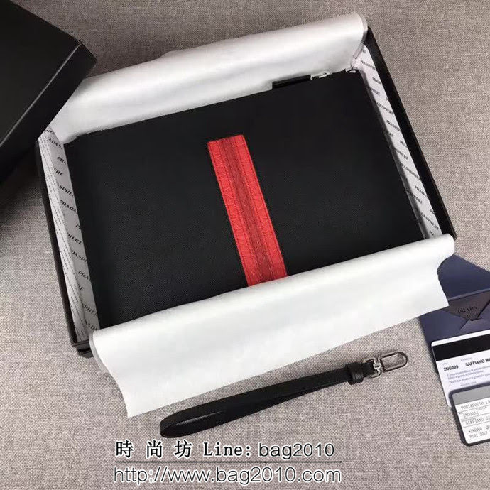 PRADA普拉達 專櫃最新款 限量版 十字紋牛皮 男士手包 2NG005 DD1898